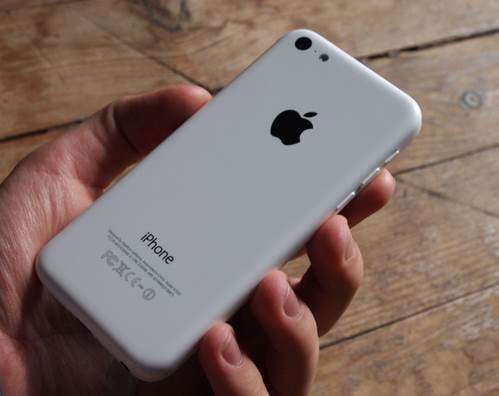 iPhone 15 может иметь титановую конструкцию и закругленную заднюю панель